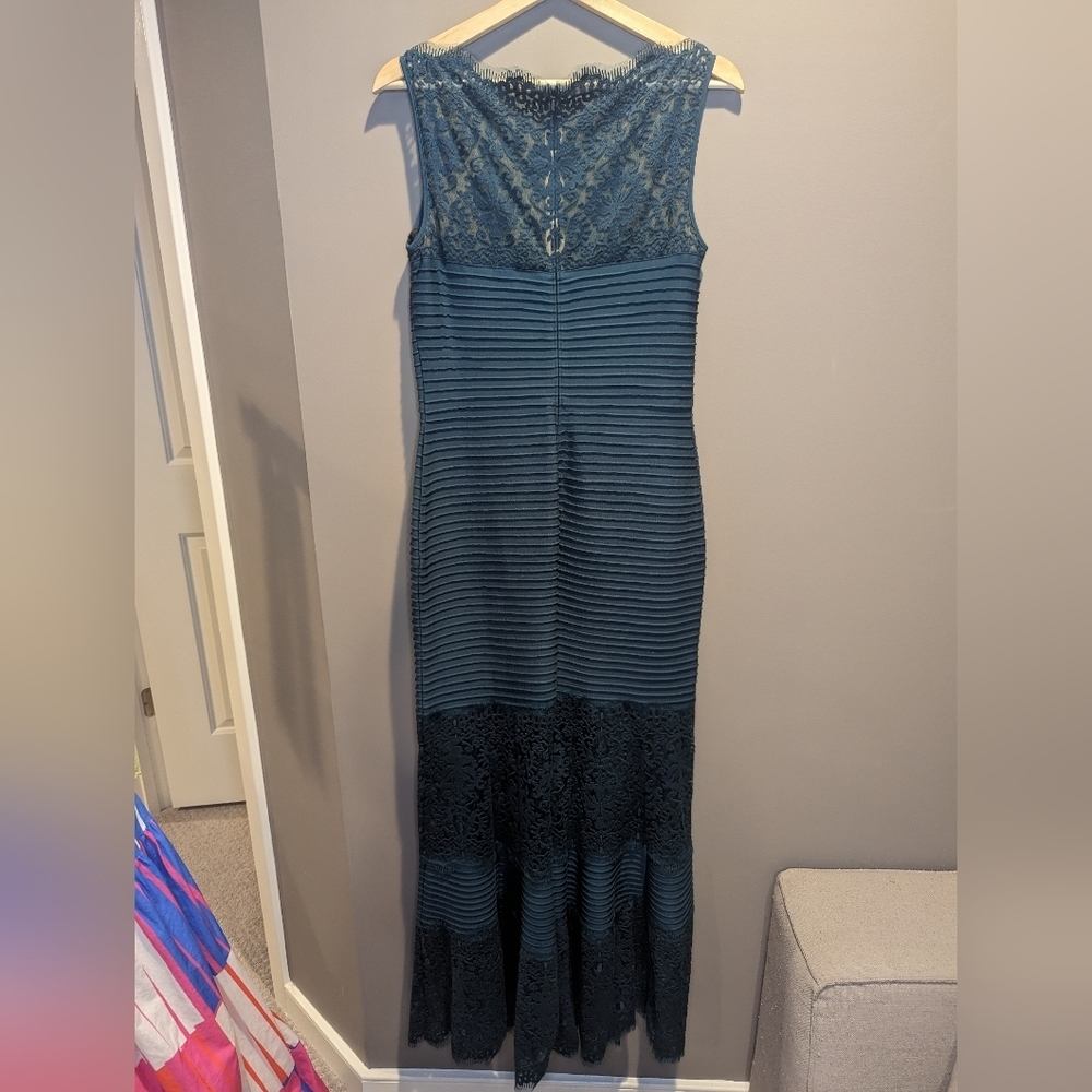 Tadashi Shoji Blue Pintuck Jersey & Illusion Lace Full Length Gown Size Medium - Picture 7 of 8